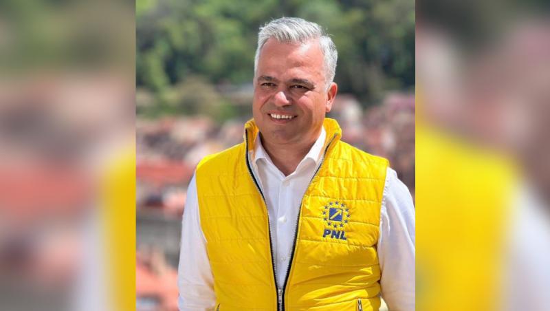 Adrian Veştea îşi anunţă candidatura la şefia PNL: Domnule Bolojan, haideți să facem Congresul PNL pe 28 iunie