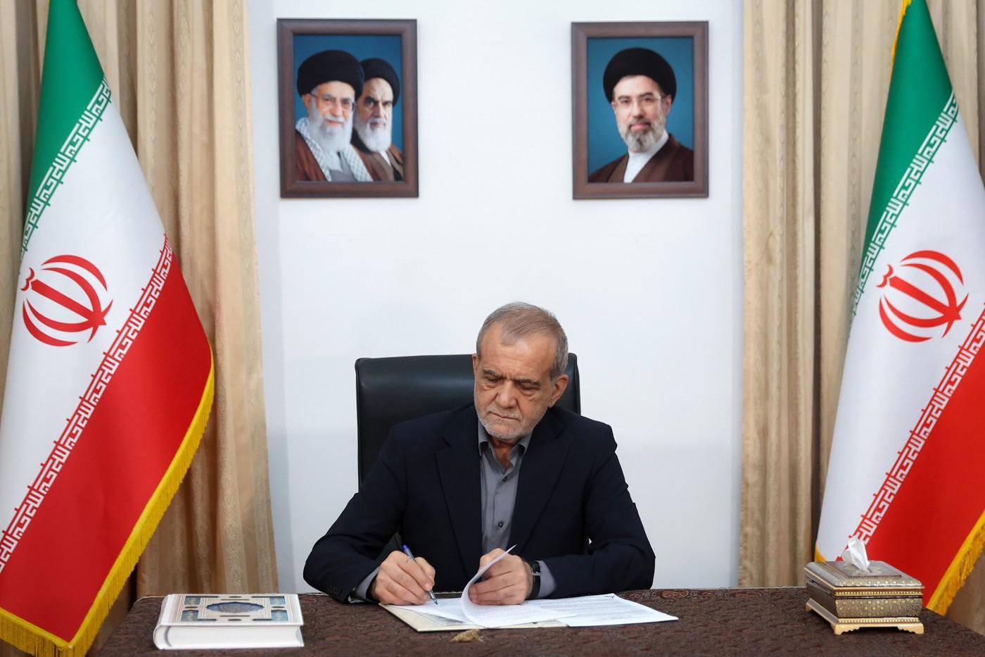 Negocierile de pace dintre SUA și Iran au fost amânate. Acordul cu care se laudă Trump pare tot mai șubred