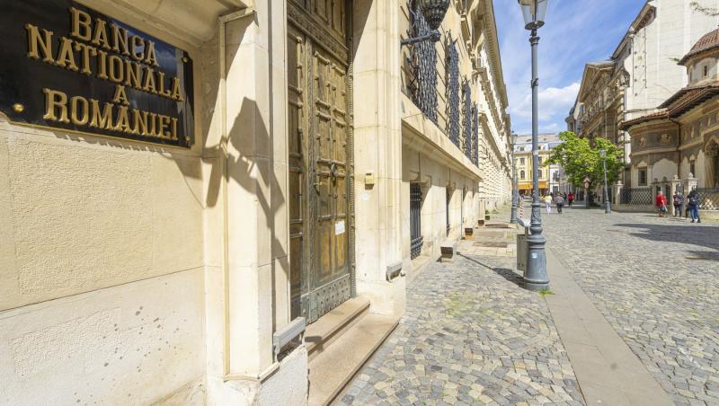 BNR: Rezervele valutare au scăzut cu 800 de milioane euro în ultima lună