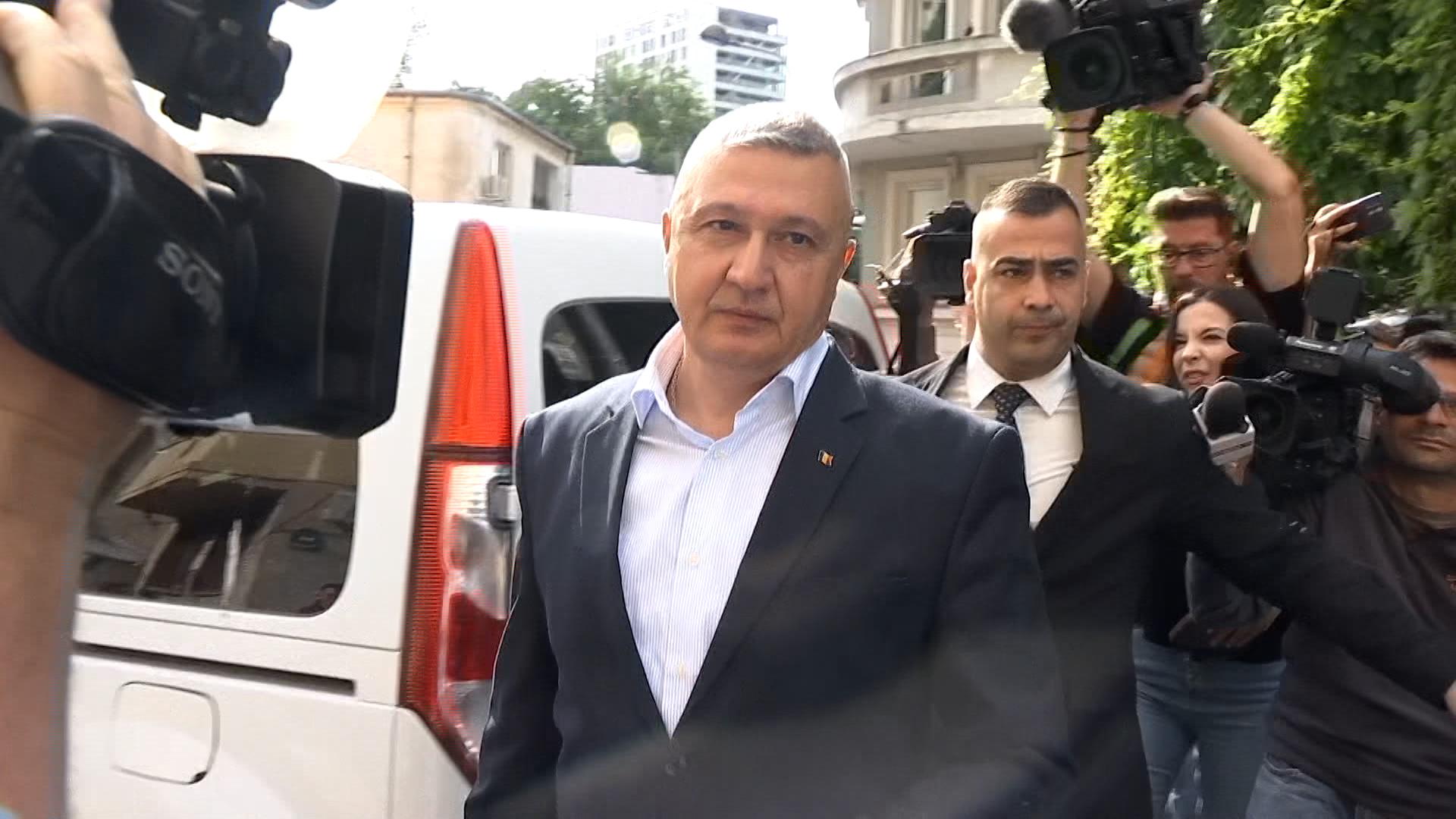 Fiicele generalilor, marea preocupare a şefului Armatei. E acuzat că le-a ajutat să devină ofiţeri ilegal