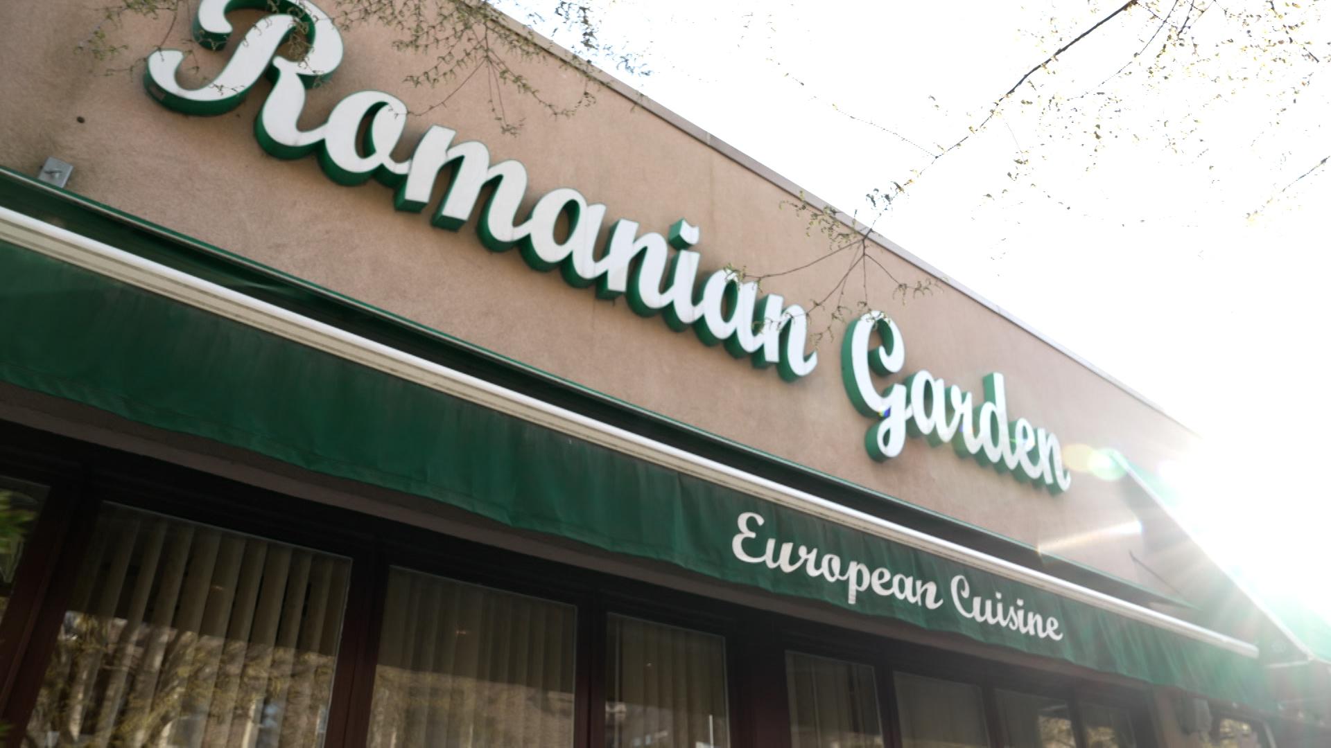 Restaurantul din New York care are în meniu sarmale, pomana porcului şi tochitura