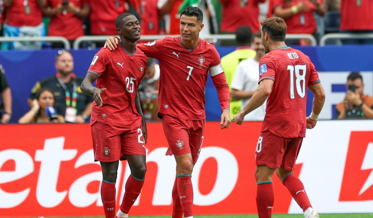 Portugalia - Uzbekistan 2-0. Lusitanii domină jocul cu Ronaldo şi Mendes. Gol anulat pentru uzbeci. VIDEO