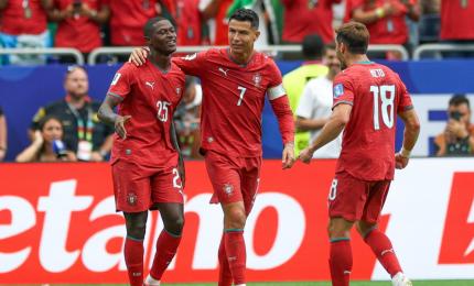 Portugalia - Uzbekistan 2-0. Lusitanii domină jocul cu Ronaldo şi Mendes. Gol anulat pentru uzbeci. VIDEO