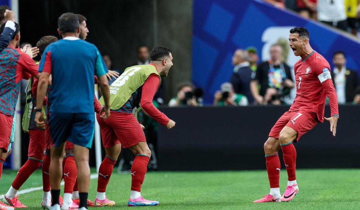 Portugalia - Uzbekistan 2-0. Lusitanii domină jocul din primele minute. Ronaldo şi Mendes, execuţii superbe