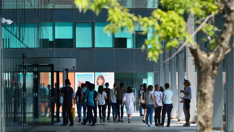 Surpriză la deficitul bugetar: E la jumătate faţă de anul trecut. De ce nu înseamnă că taxele pot fi reduse