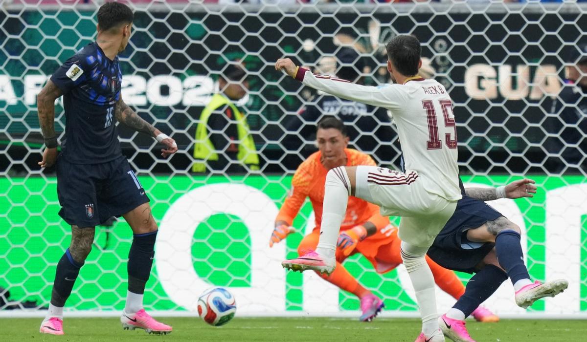 Uruguay - Spania 0-1. Gafă incredibilă a lui Muslera, iar Baena profită imediat şi înscrie pentru iberici