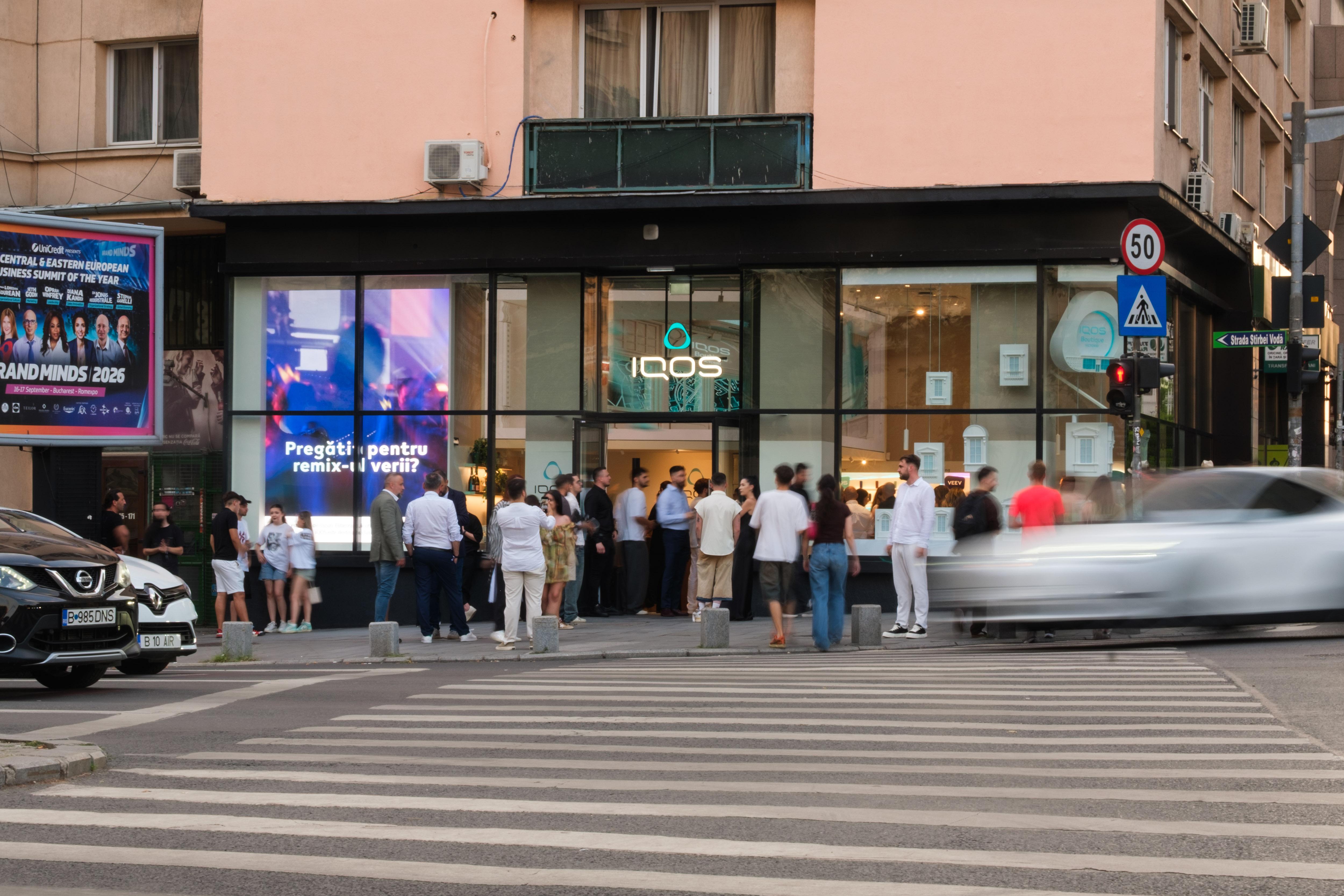 Noul IQOS Boutique Victoriei: concept de tip Retail 2.0 și o instalație artistică semnată Sebastian Comănescu