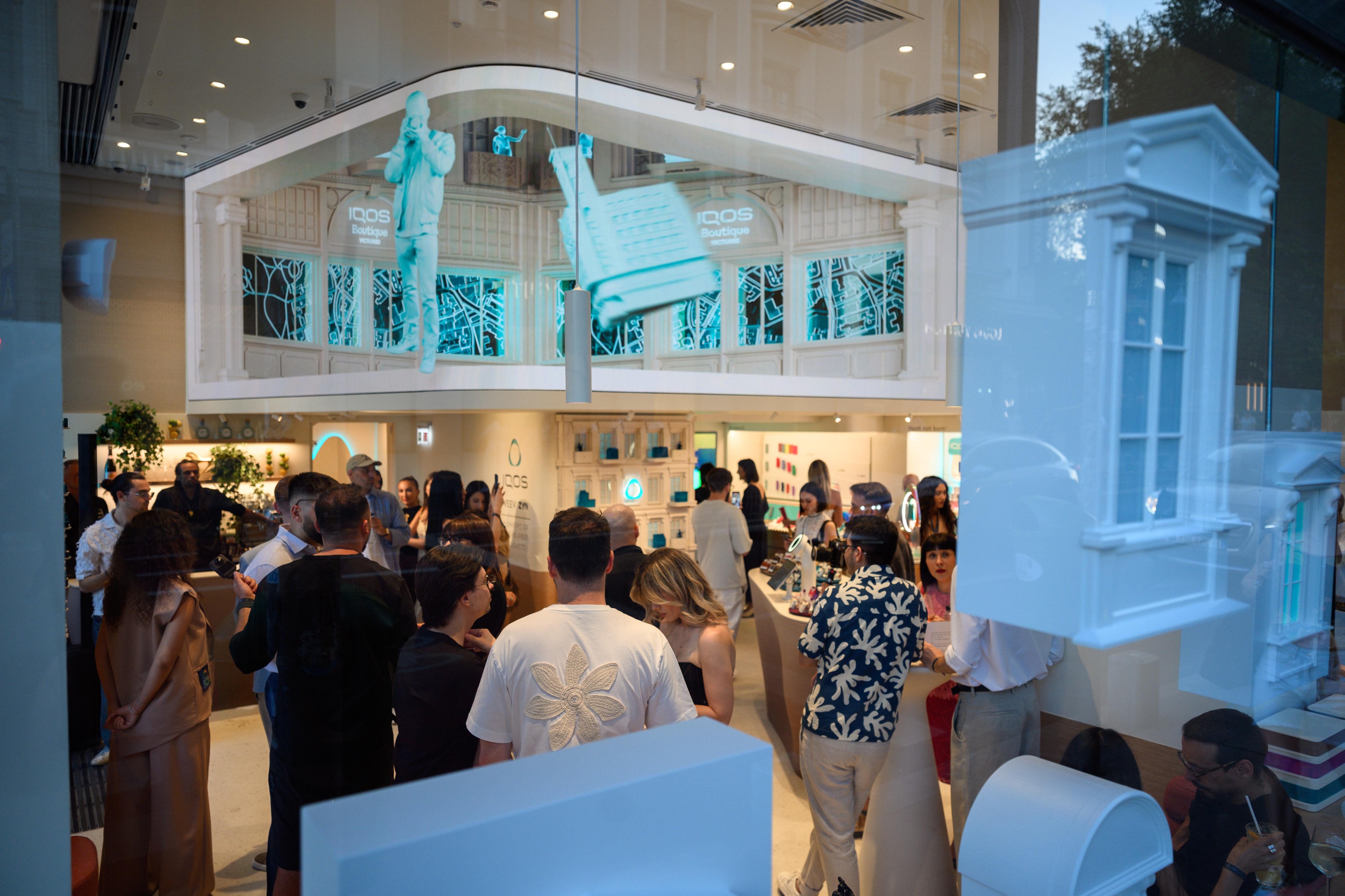 Noul IQOS Boutique Victoriei: concept de tip Retail 2.0 și o instalație artistică semnată Sebastian Comănescu