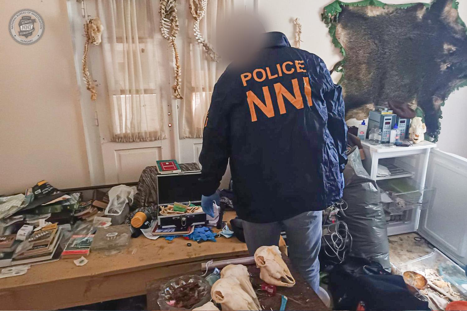 Un angajat de spital, acuzat că a furat și mâncat rămășițe umane. Părți de corp, găsite în apartamentul lui