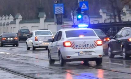 Copil de 7 ani din Timiş, lovit de maşina de Poliţie pe trecere. Poliţistul a oprit, apoi a dat înapoi