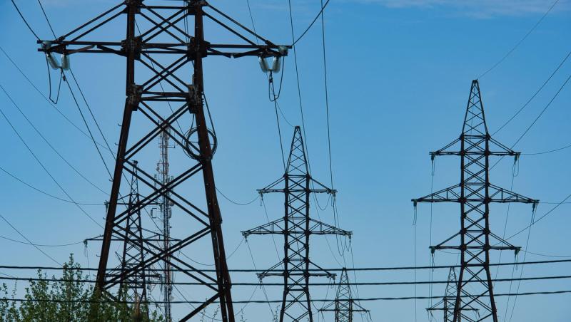 Canicula pune presiune pe sistemul energetic. Transelectrica se pregătește pentru un consum record
