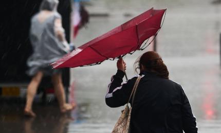 Alertă meteo în mai multe judeţe: Sunt anunţate furtuni puternice. Cum va fi vremea în Capitală
