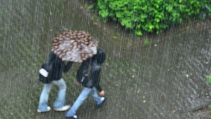Vreme severă în România: Cod galben de vijelii, descărcări electrice și grindină în aproape toată ţara