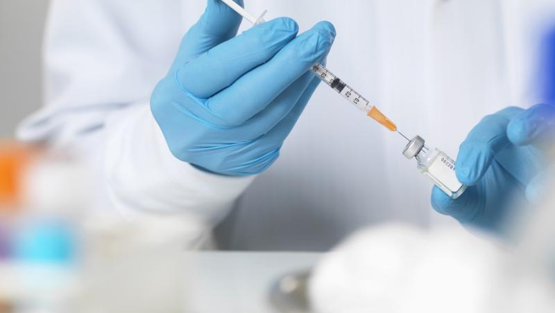 Rezultate modeste pentru primul vaccin dezvoltat în întregime cu AI şi testat pe oameni