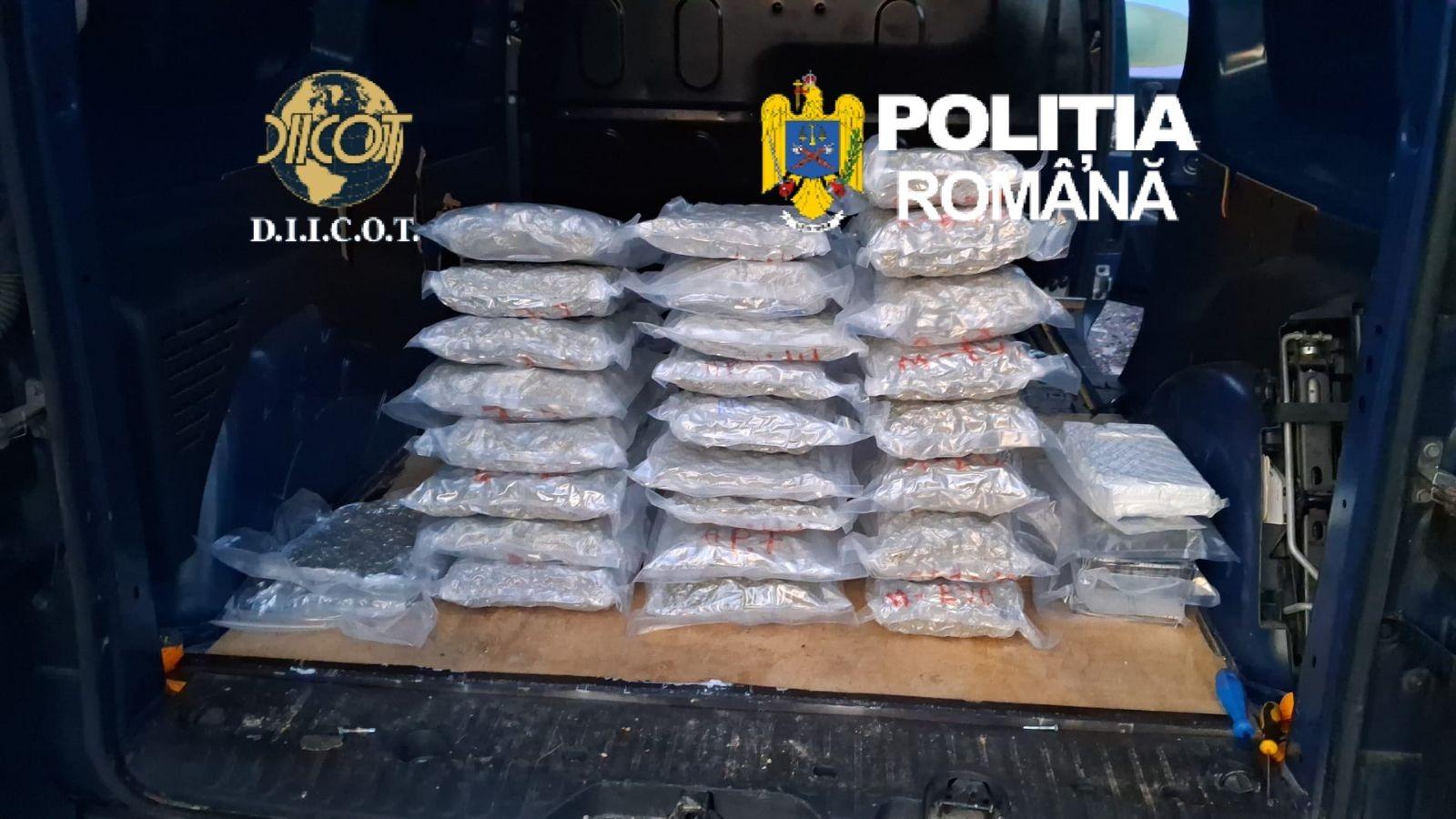 Captură uriașă de droguri pe A1. Canabis și cocaină ascunse într-o mașină condusă de un ucrainean