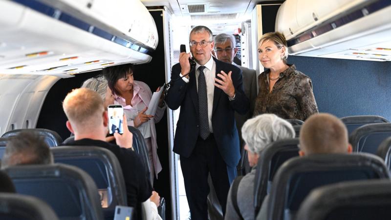 Compania aeriană care va muta pasagerii de la clasa întâi la economic. Va păstra însă o parte din bani