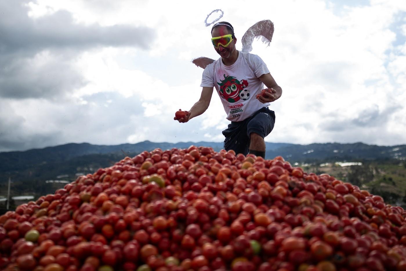 La Tomatina 2026. Cum a arătat cea mai mare bătaie cu roşii din Columbia