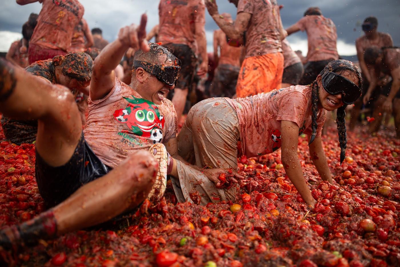 La Tomatina 2026. Cum a arătat cea mai mare bătaie cu roşii din Columbia
