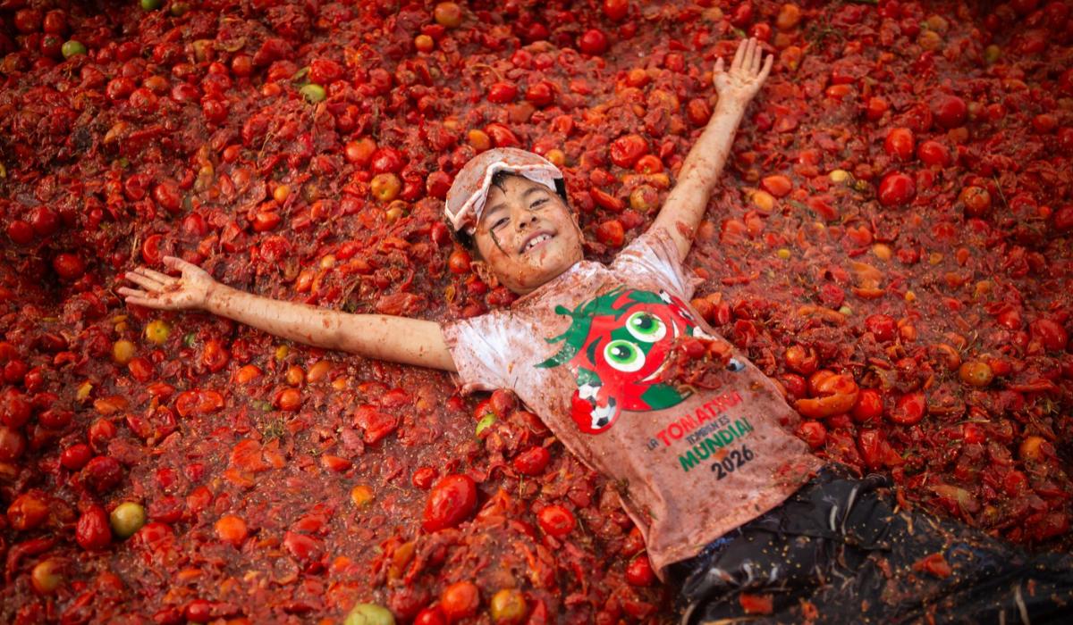 La Tomatina 2026. Cum a arătat cea mai mare bătaie cu roşii din Columbia