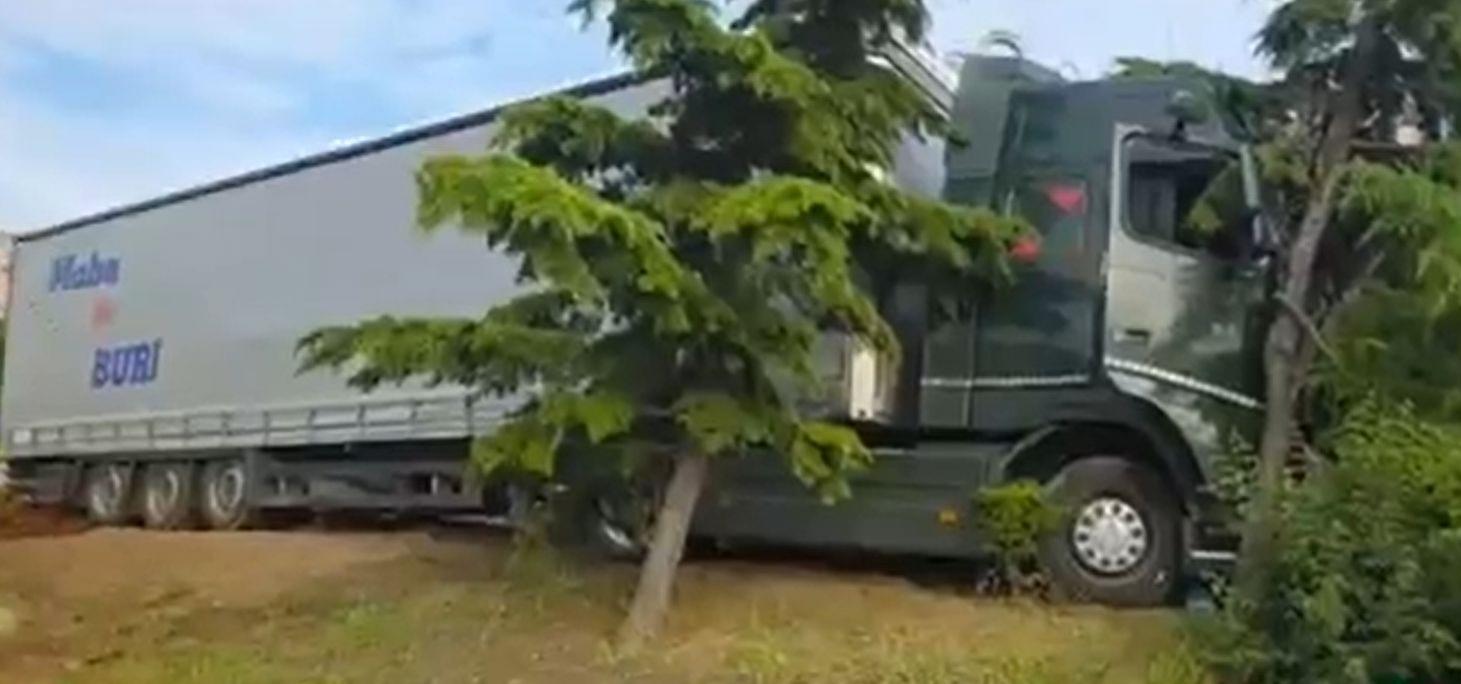 Şoferul de TIR cu criză de diabet manipulase tahograful. Poliţiştii locali, cercetaţi după ce l-au bătut