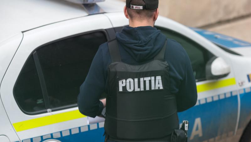 Bebeluș de 4 luni, lovit și sugrumat de propria mamă. Femeia din Vrancea și iubitul ei au fost arestați