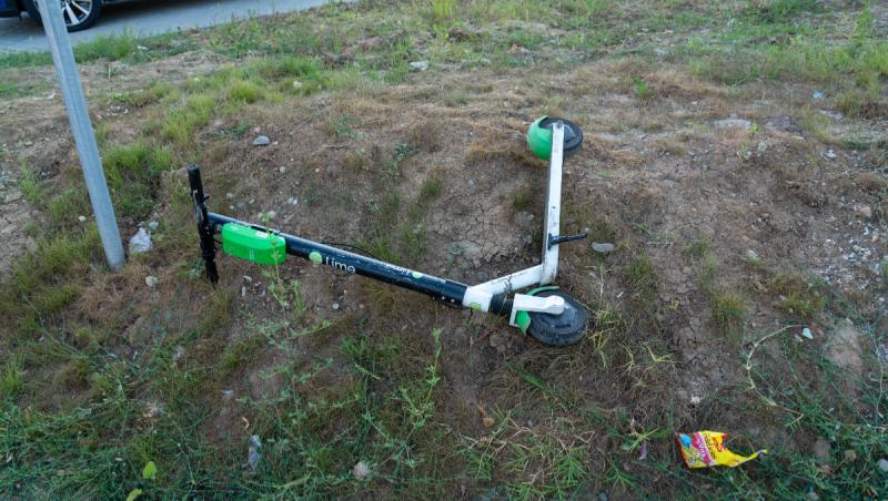 O tânără pe trotinetă a ajuns la spital, după ce a fost lovită de o șoferiță de 66 de ani, în Sibiu