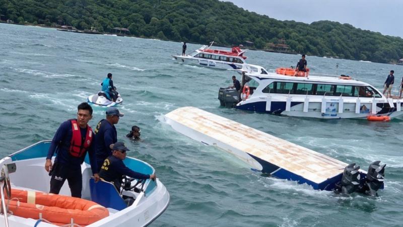 15 turişti indieni au murit după ce o ambarcaţiune s-a răsturnat lângă o insulă din sudul Vietnamului