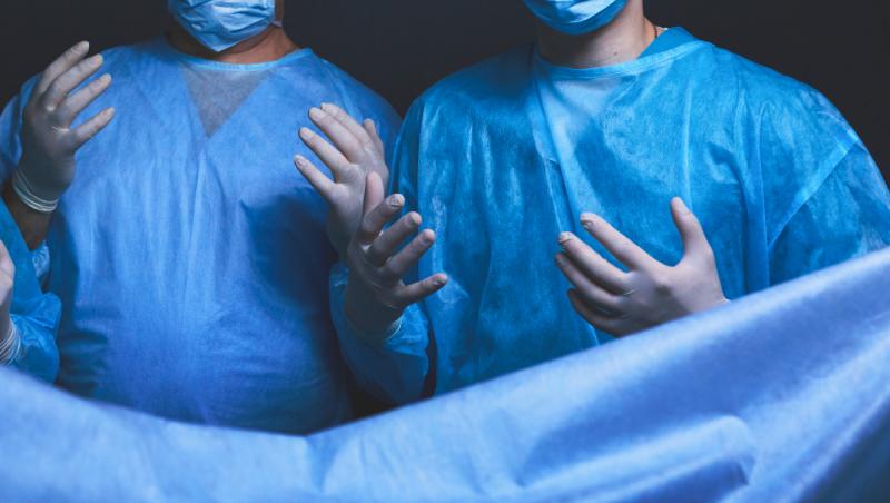 Aproximativ 100 de medici din Turcia, suspendaţi pentru efectuarea operaţiilor de cezariană