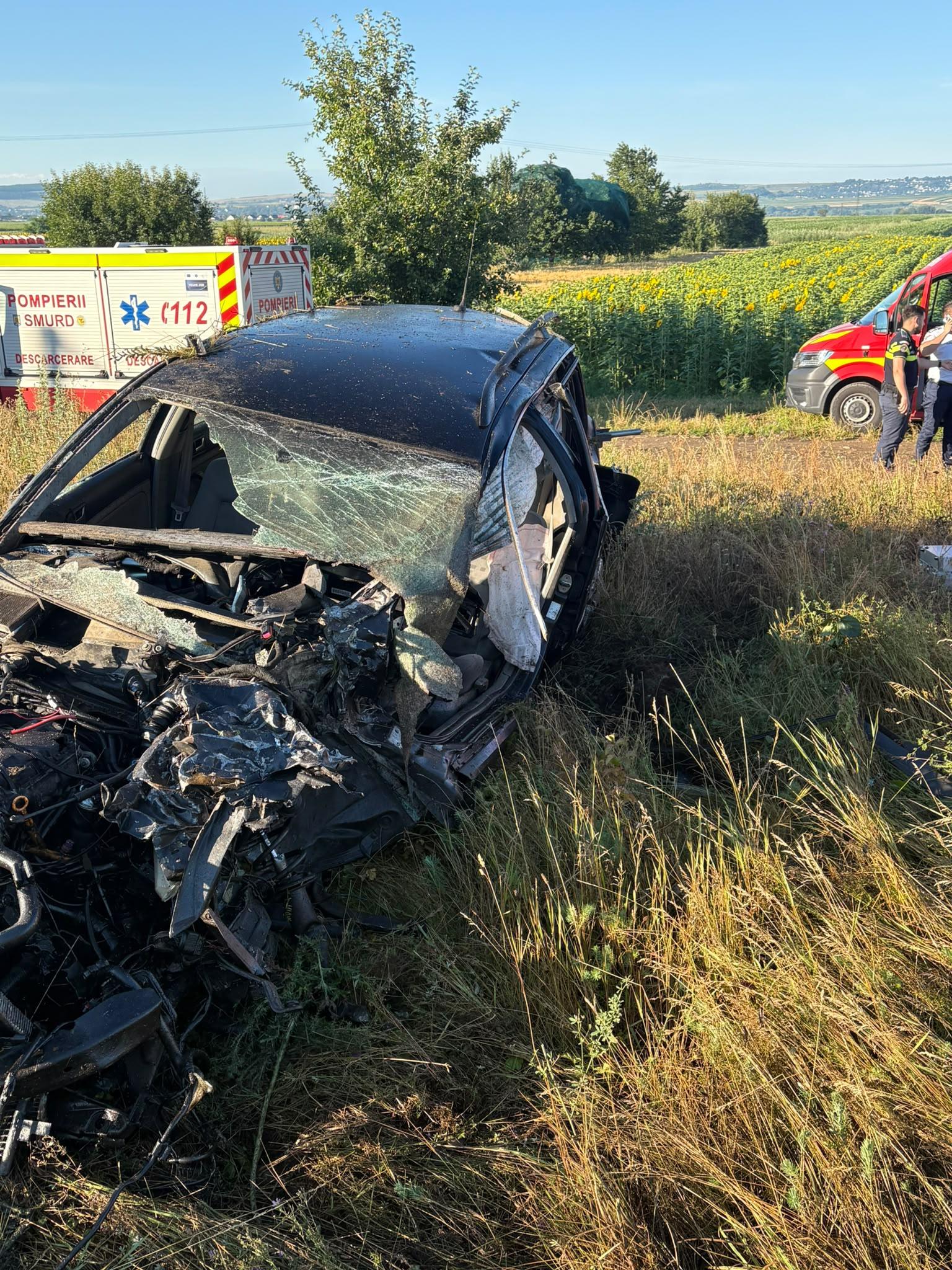 Un bărbat a murit, după ce un tren de persoane a lovit un autoturism