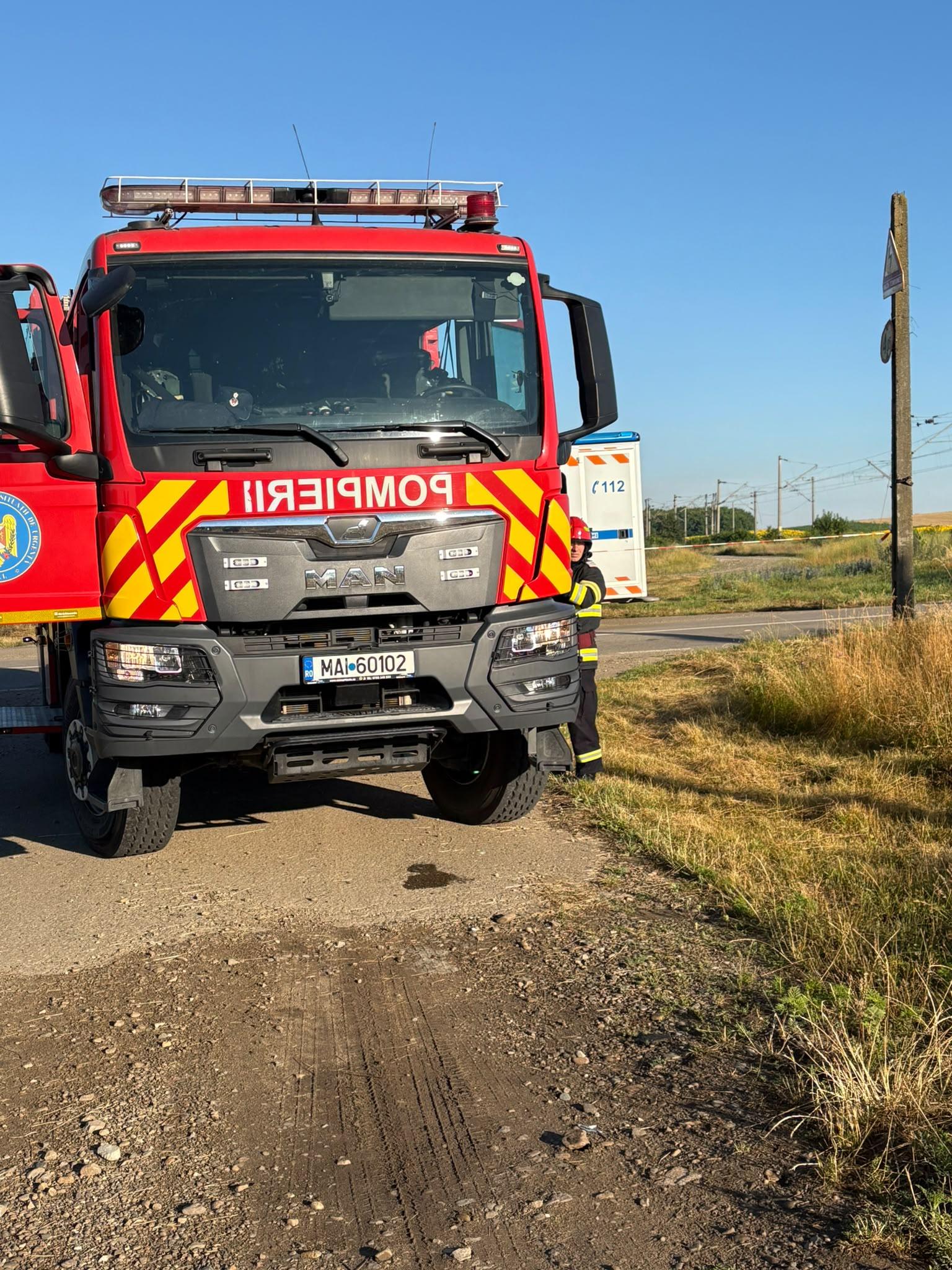 Un bărbat a murit, după ce un tren de persoane a lovit un autoturism