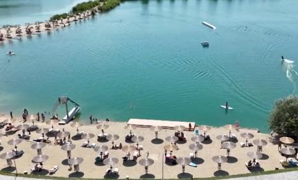Plaja de la mai puţin de o oră de Bucureşti, alternativa mai avantajoasă la litoral. Cât plăteşte o familie