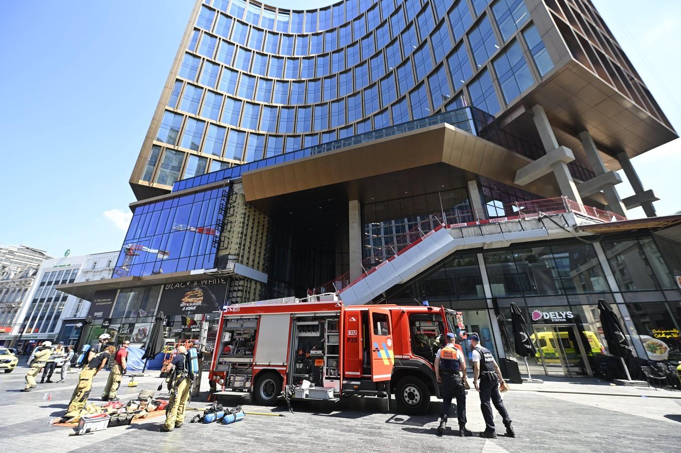Un român a murit, iar altul a fost grav rănit în incendiul clădirii OXY din Bruxelles