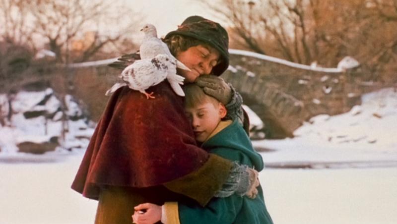 Brenda Fricker şi Macaulay Culkin în Singur Acasă 2