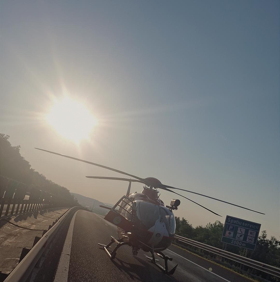 O fetiţă a murit, după ce maşina în care se afla a intrat într-un parapet şi s-a răsturnat pe A1, în Sibiu
