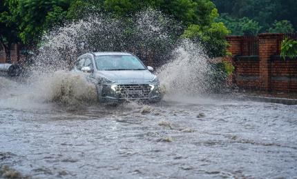 6 avertizări cod galben pentru weekendul 18–19 iulie. Caniculă, vijelii, rafale de peste 80 km/h și grindină