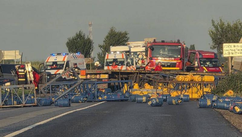 Accident cu 6 victime în Neamț, între care 3 copii. Un camion cu butelii și un autoturism s-au ciocnit