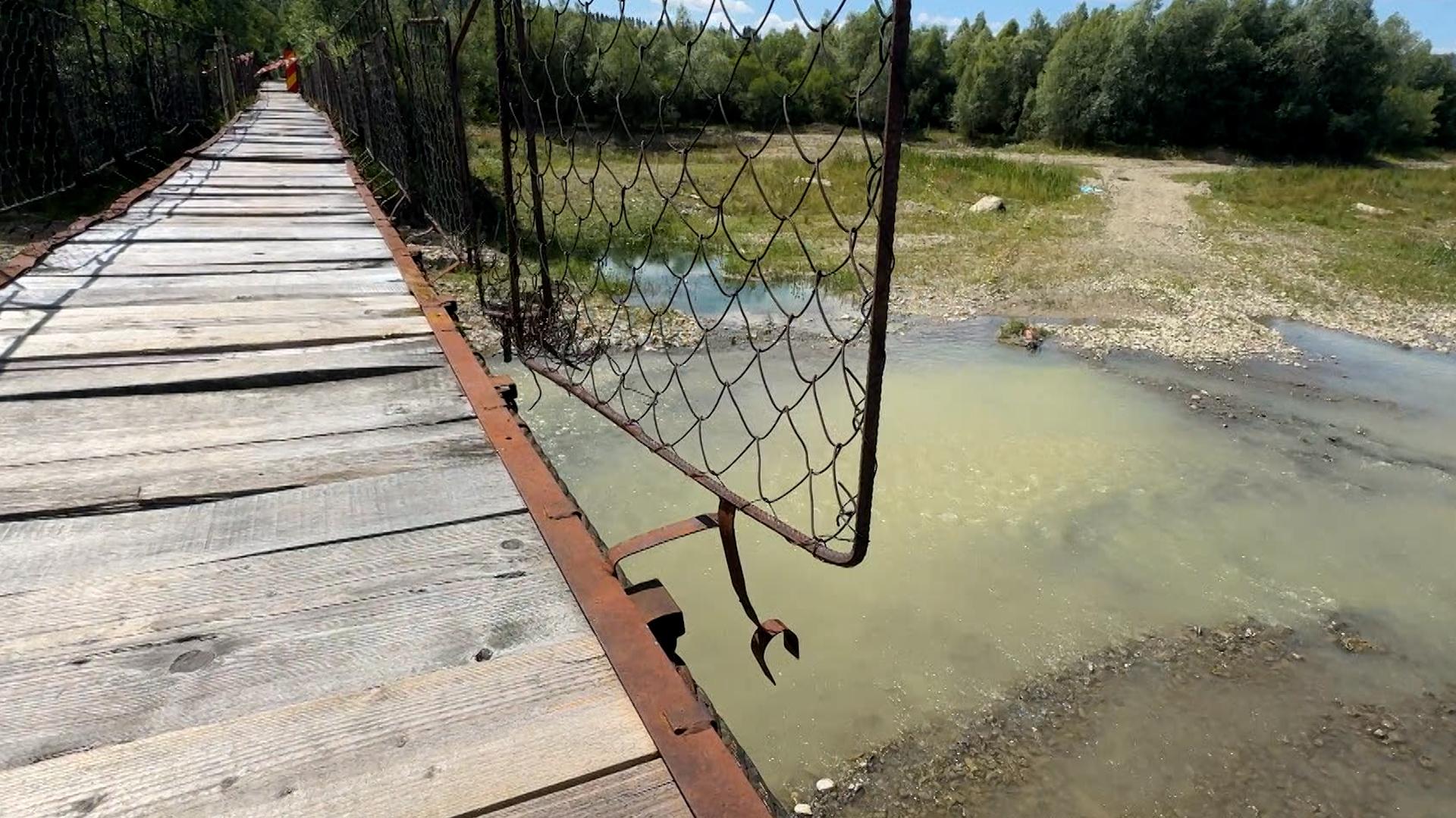 El este adolescentul care a căzut de pe podeţ în Suceava. Mirel ar fi împlinit 18 ani peste 2 săptămâni