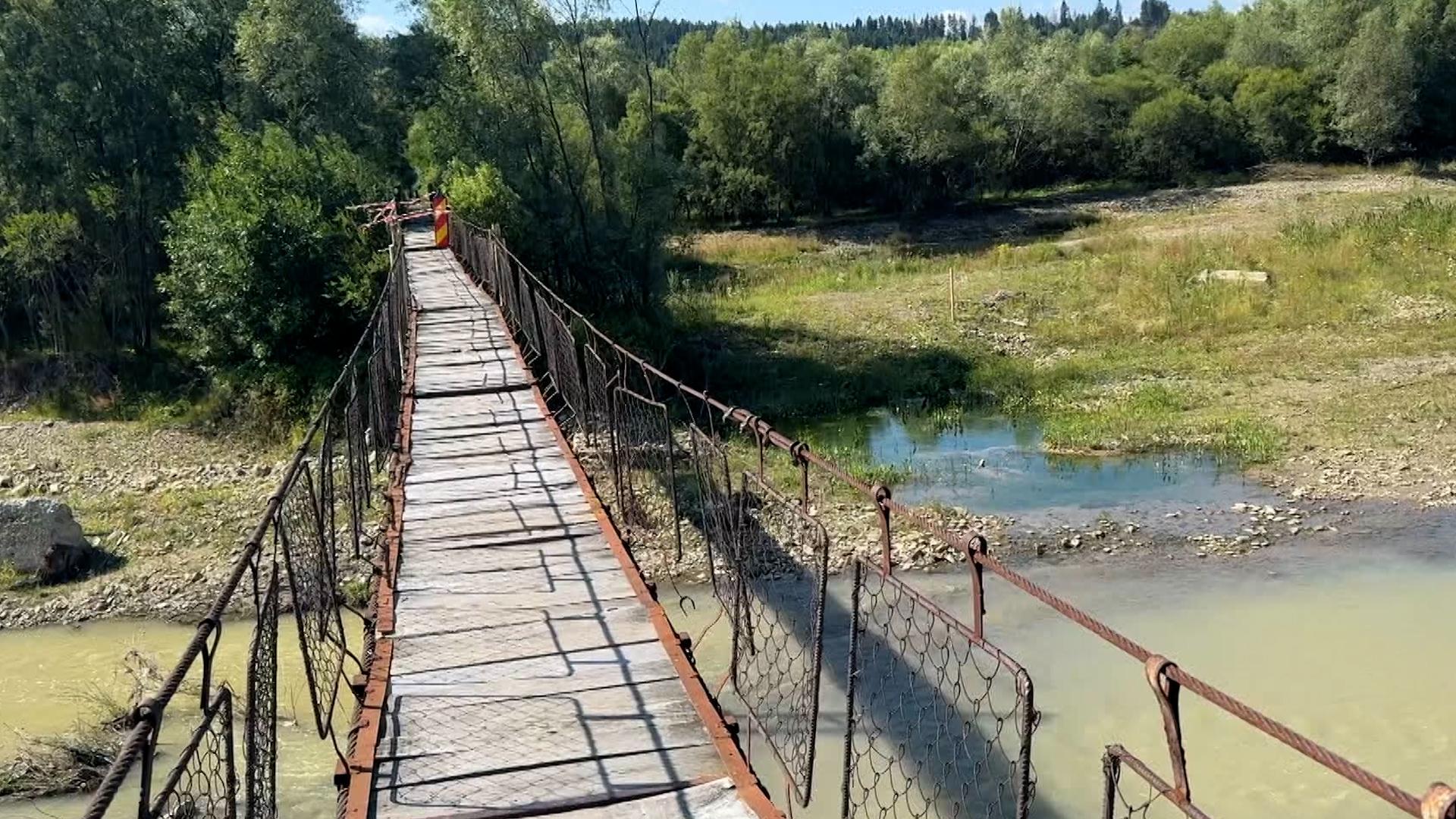El este adolescentul care a căzut de pe podeţ în Suceava. Mirel ar fi împlinit 18 ani peste 2 săptămâni