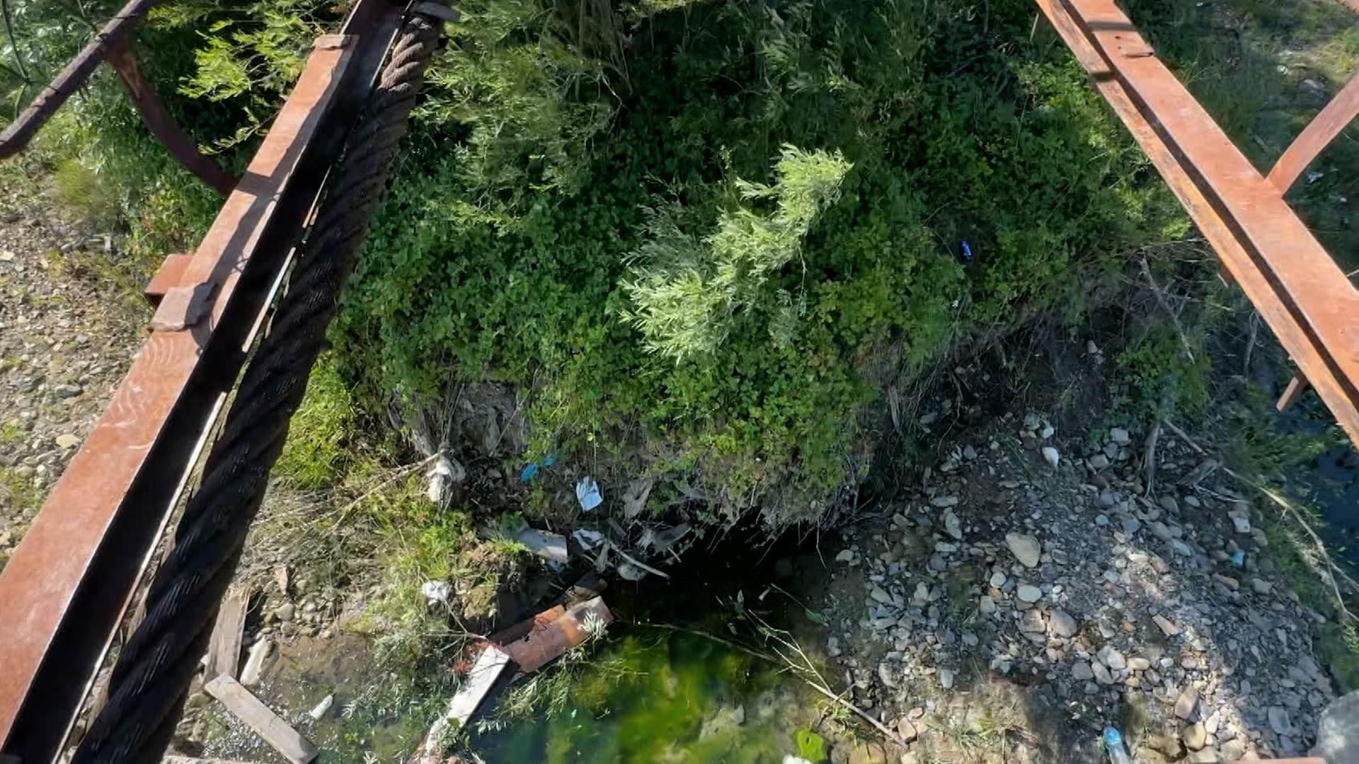 El este adolescentul care a căzut de pe podeţ în Suceava. Mirel ar fi împlinit 18 ani peste 2 săptămâni
