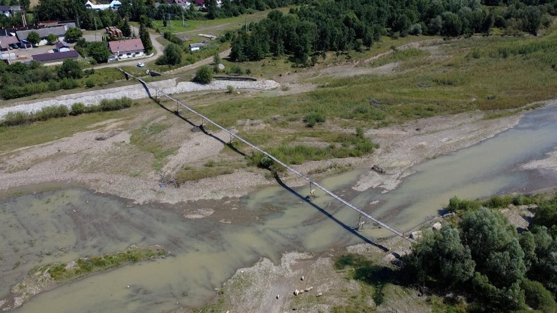 El este adolescentul care a căzut de pe podeţ în Suceava. Mirel ar fi împlinit 18 ani peste 2 săptămâni