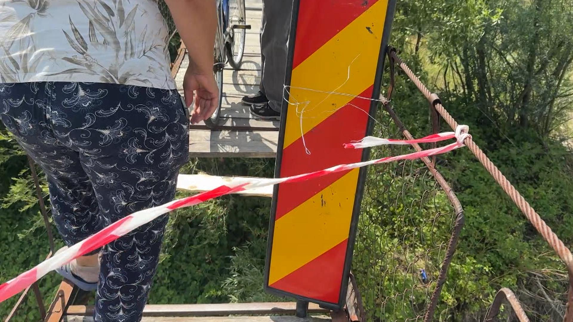 El este adolescentul care a căzut de pe podeţ în Suceava. Mirel ar fi împlinit 18 ani peste 2 săptămâni
