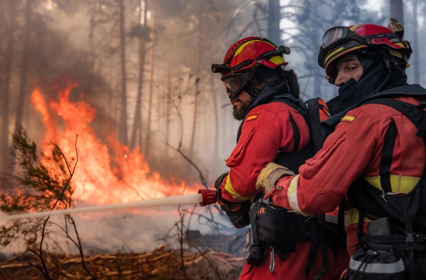 Două oraşe din Spania, în stare de urgenţă din cauza incendiilor masive de vegetaţie