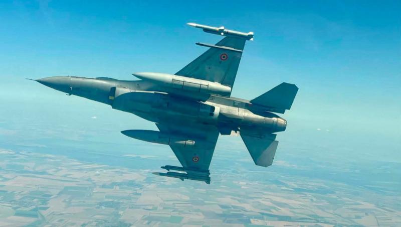 Primele imagini cu avioanele care au doborât cele trei drone deasupra României. Mesajul MApN