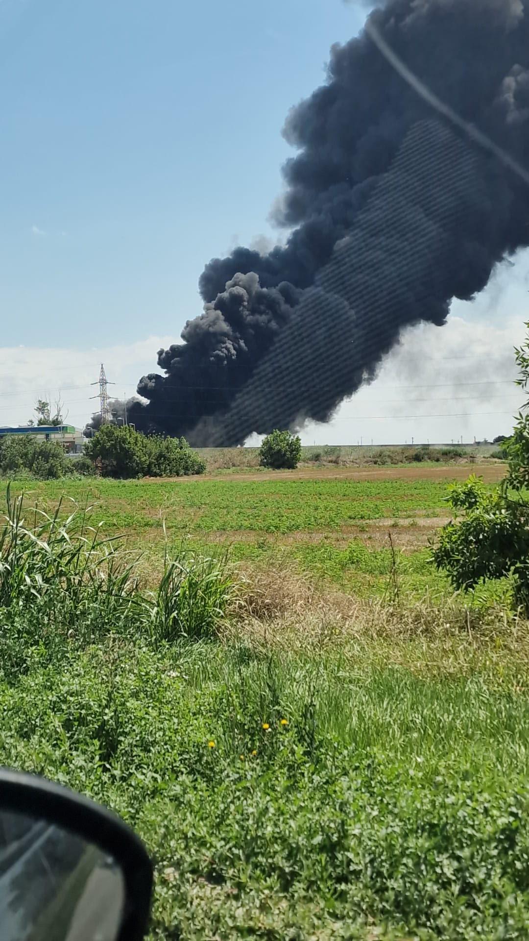 Accident urmat de incendiu între un utilaj și o cisternă cu benzină, pe DN2A, în Constanța