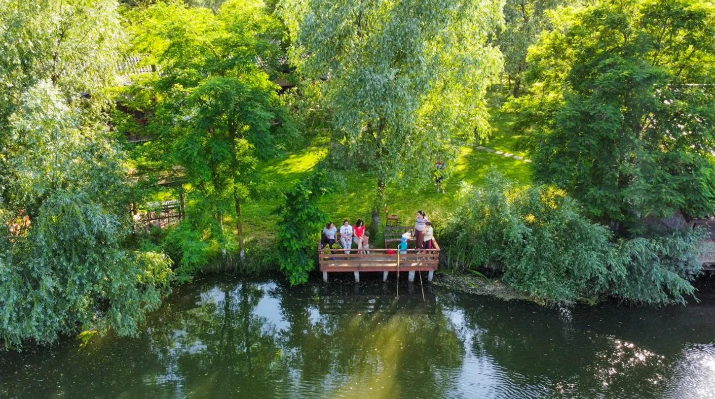 O insulă privată din Delta Dunării, vândută la preţ de penthouse în Bucureşti. Resortul, redus la jumătate