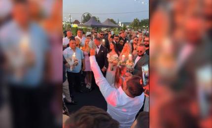 Lux şi opulenţă la o nuntă de interlopi din Vrancea. Florin Salam şi Dan Bursuc, printre cei 60 de naşi