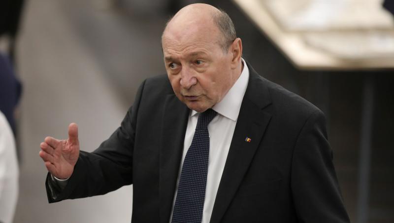 Băsescu îi cere lui Bolojan să renunţe la orgoliu şi să refacă coaliţia: PNL și PSD să repare ce au stricat