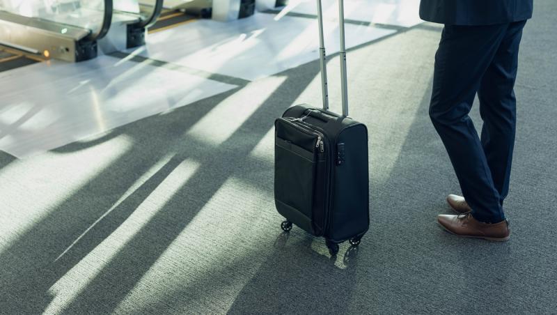 Compania care oferă 3.000 de dolari pe lună doar ca să te plimbi prin Europa. Acoperă şi toate cheltuielile