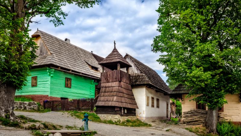 Satul cu doar 17 locuitori, invadat de peste 100.000 de turiști: "Ce e aici, grădină zoologică?!"