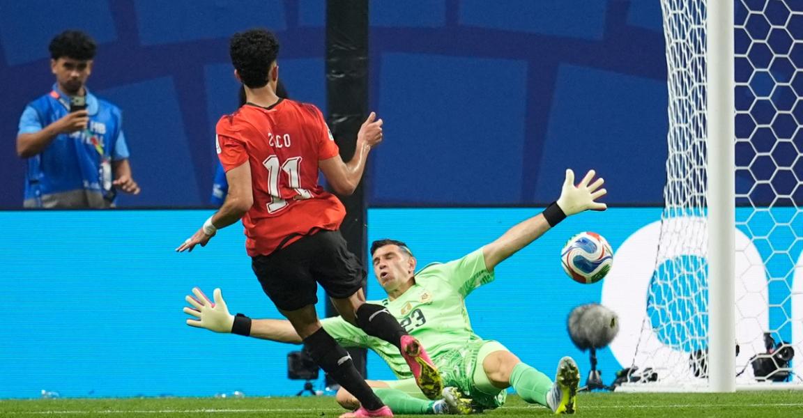 Mostafa Ziko marchează al doilea gol, după ce primul a fost anulat
